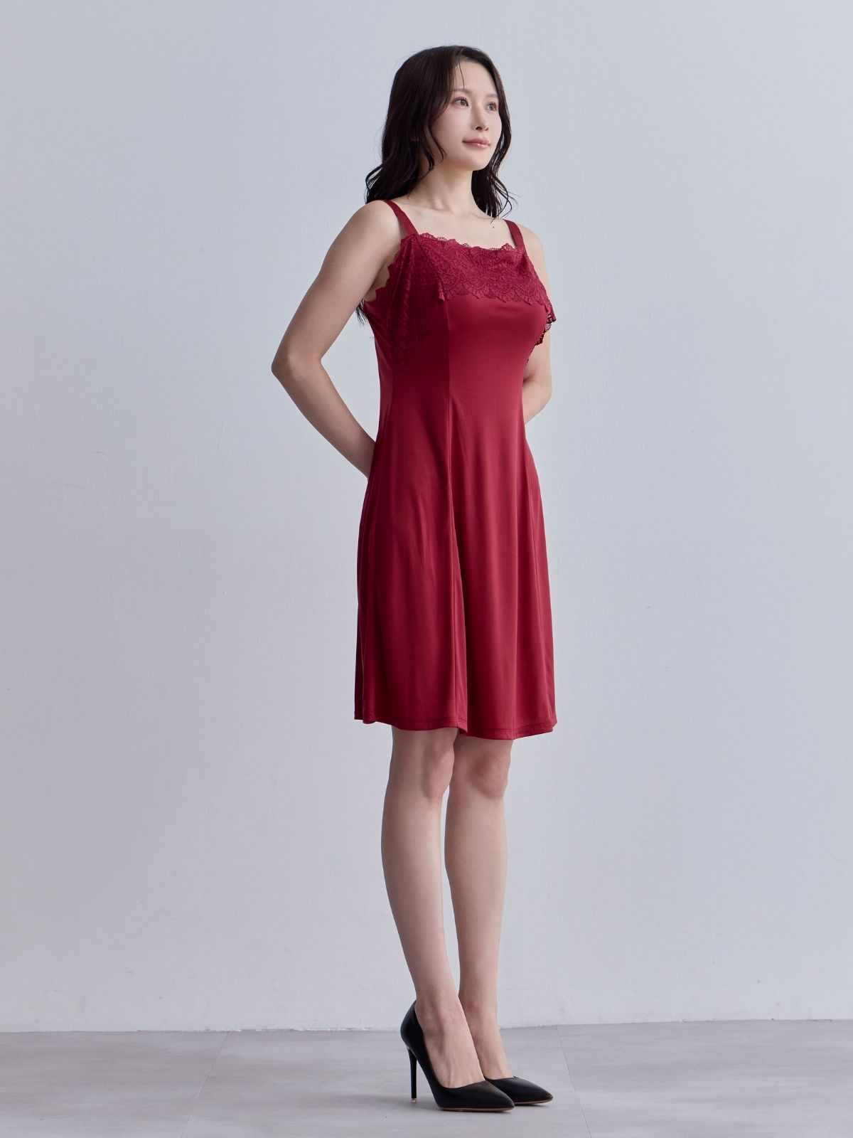 [11/6 22:00販売 期間限定 200円OFF]ブラ紐とまるレースキャミソールスリップ：ネイビー[102サイズ対応]