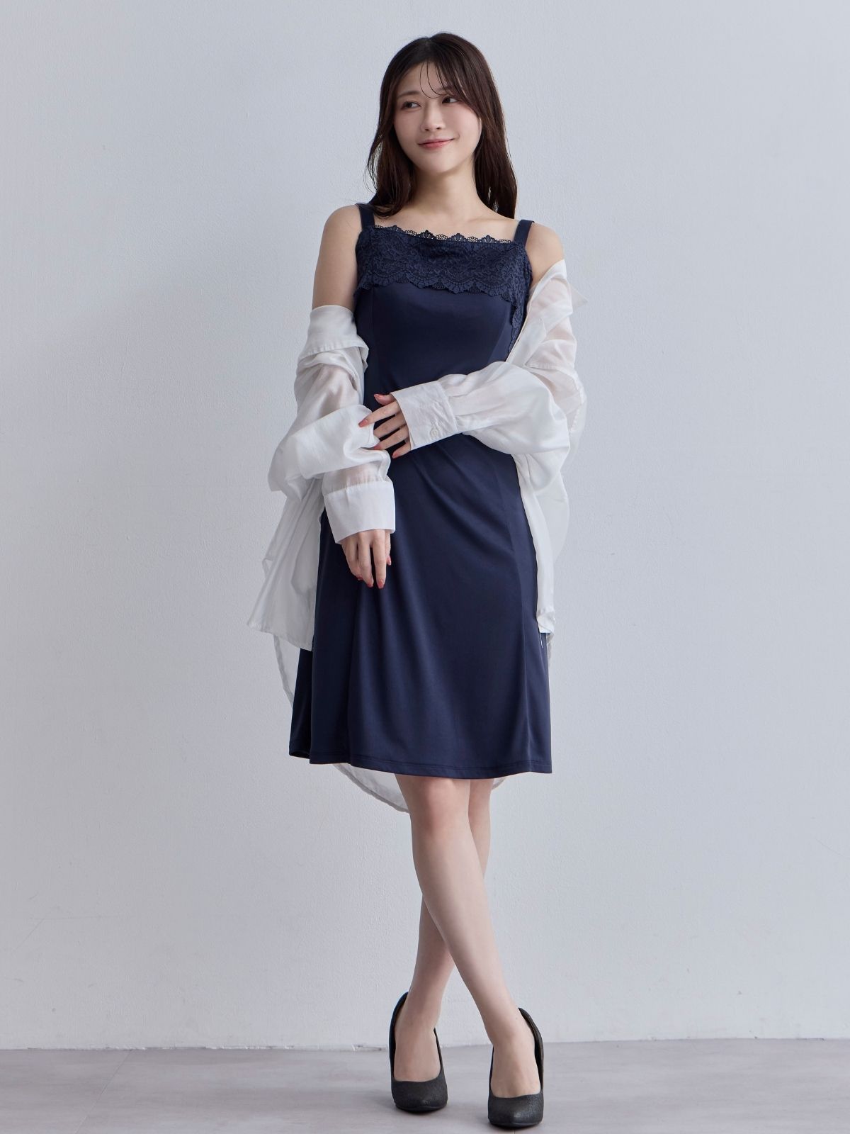 [11/6 22:00販売 期間限定 200円OFF]ブラ紐とまるレースキャミソールスリップ：ネイビー[102サイズ対応]