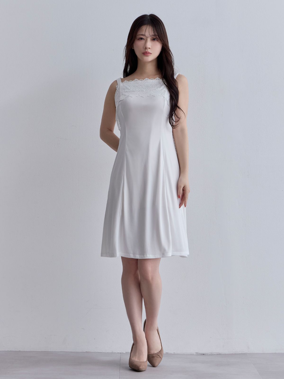 [11/6 22:00販売 期間限定 200円OFF]ブラ紐とまるレースキャミソールスリップ：ホワイト[102サイズ対応]