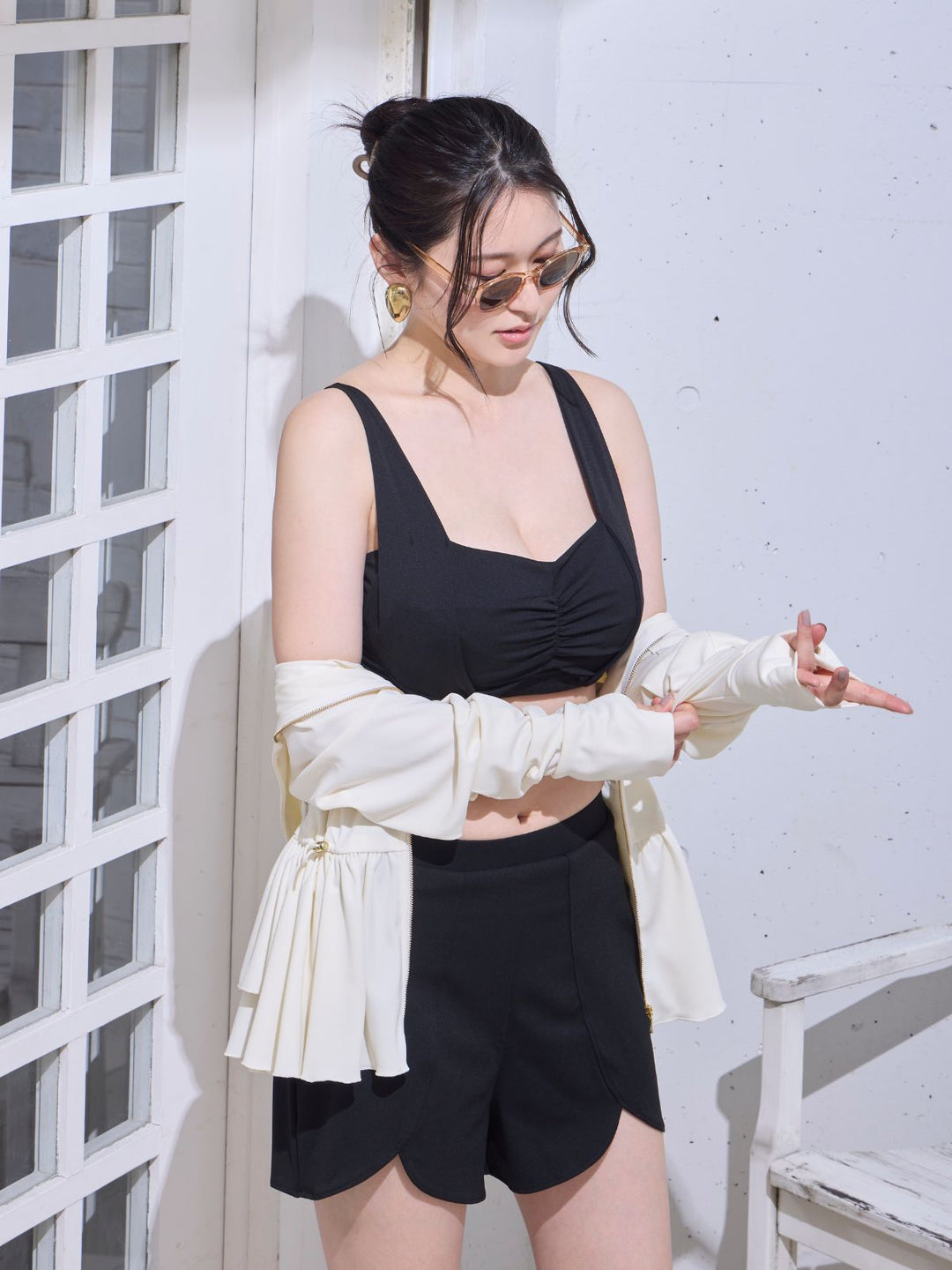フラワーヘムスイムショートパンツ：ブラック│胸が大きな女性のための