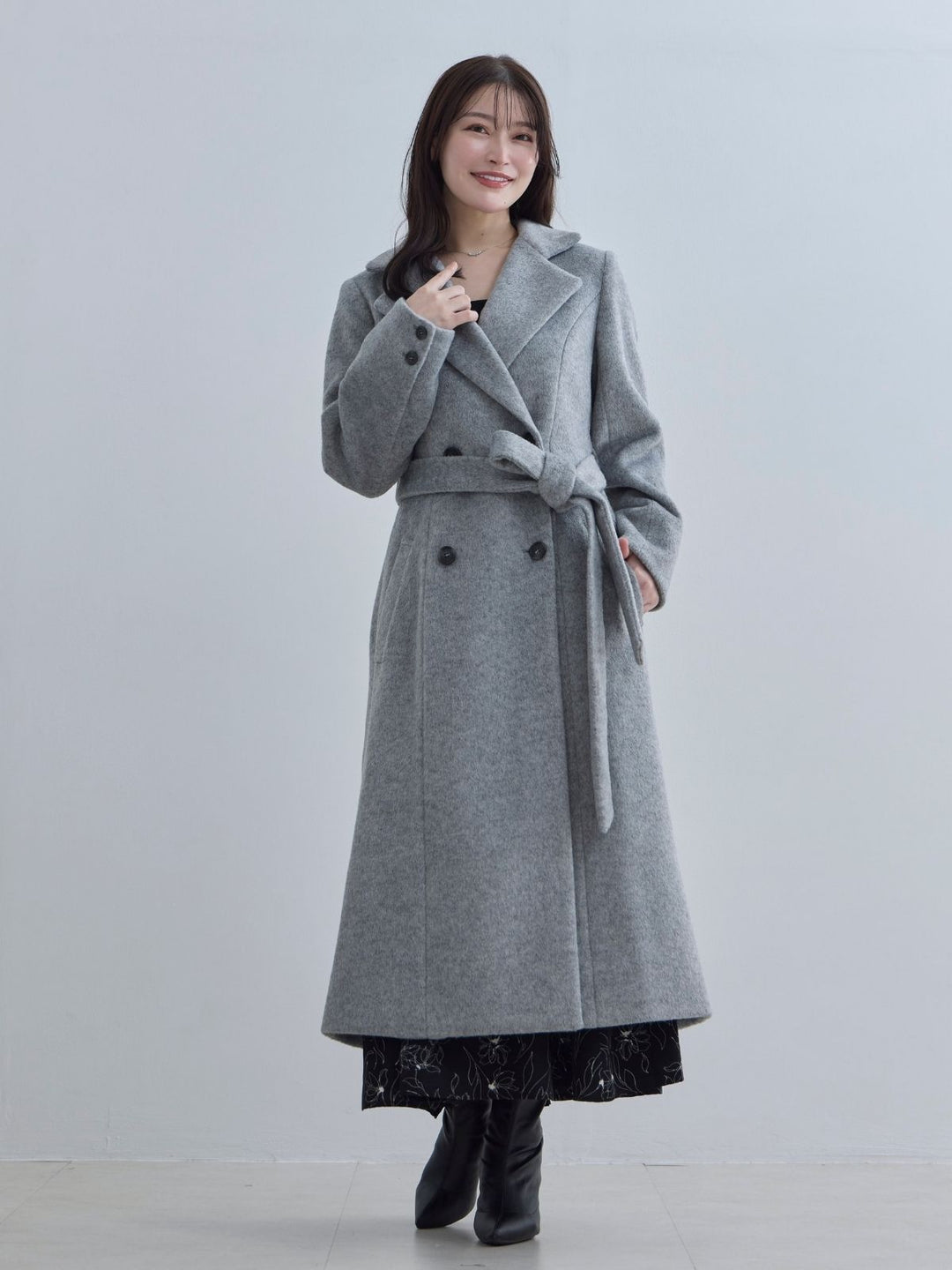 理想のチェスターコート 25AW：ライトグレー│胸が大きな女性のための