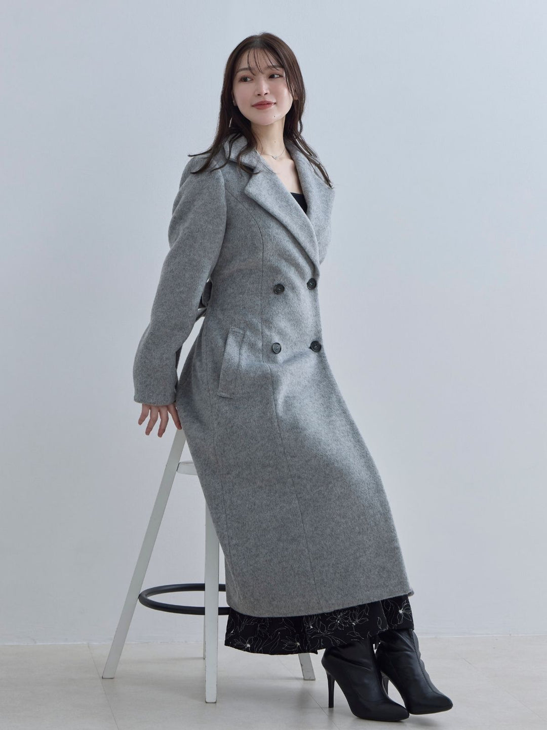 理想のチェスターコート 25AW：ライトグレー│胸が大きな女性のための