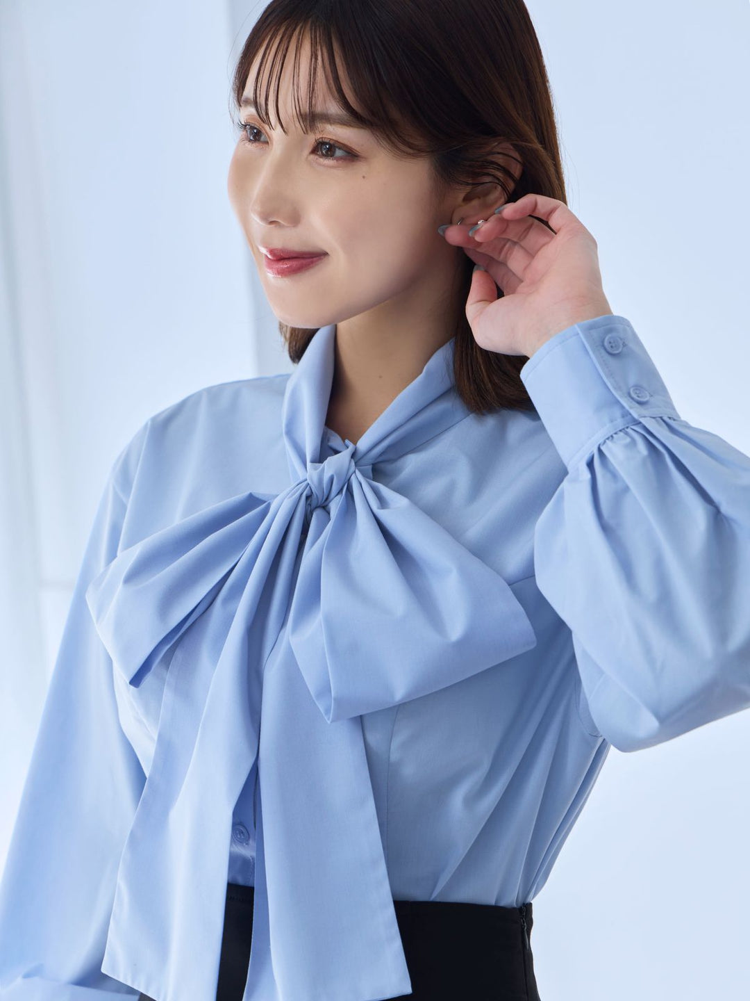 ビッグリボンシャツブラウス：サックス│胸が大きな女性のための