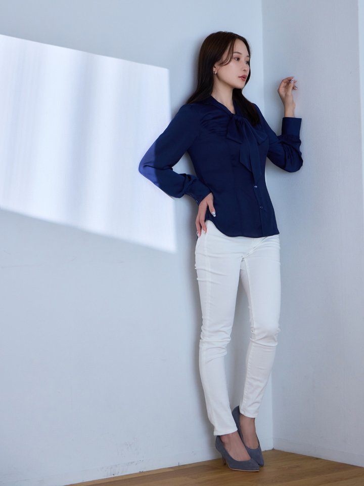 ボウタイブラウス 24AW:華紺│胸が大きな女性のためのファッション ボウタイブラウス 24AW:華紺│胸が大きな女性のためのファッション