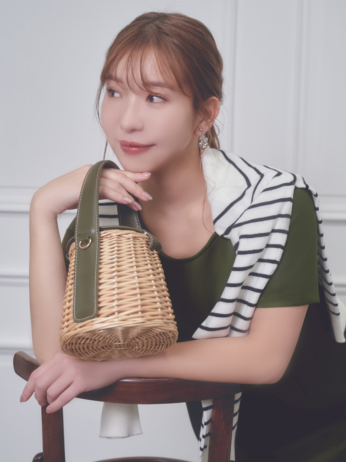 Uネックカットロングワンピース:カーキ│胸が大きな女性のための