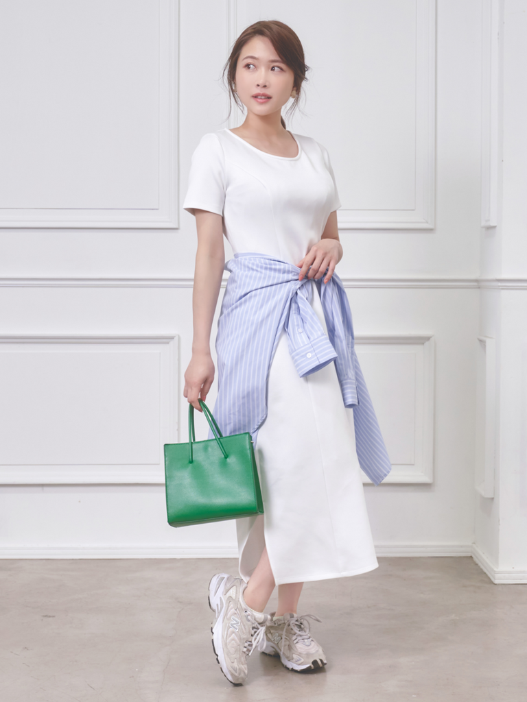 Uネックカットロングワンピース:ホワイト│胸が大きな女性のための