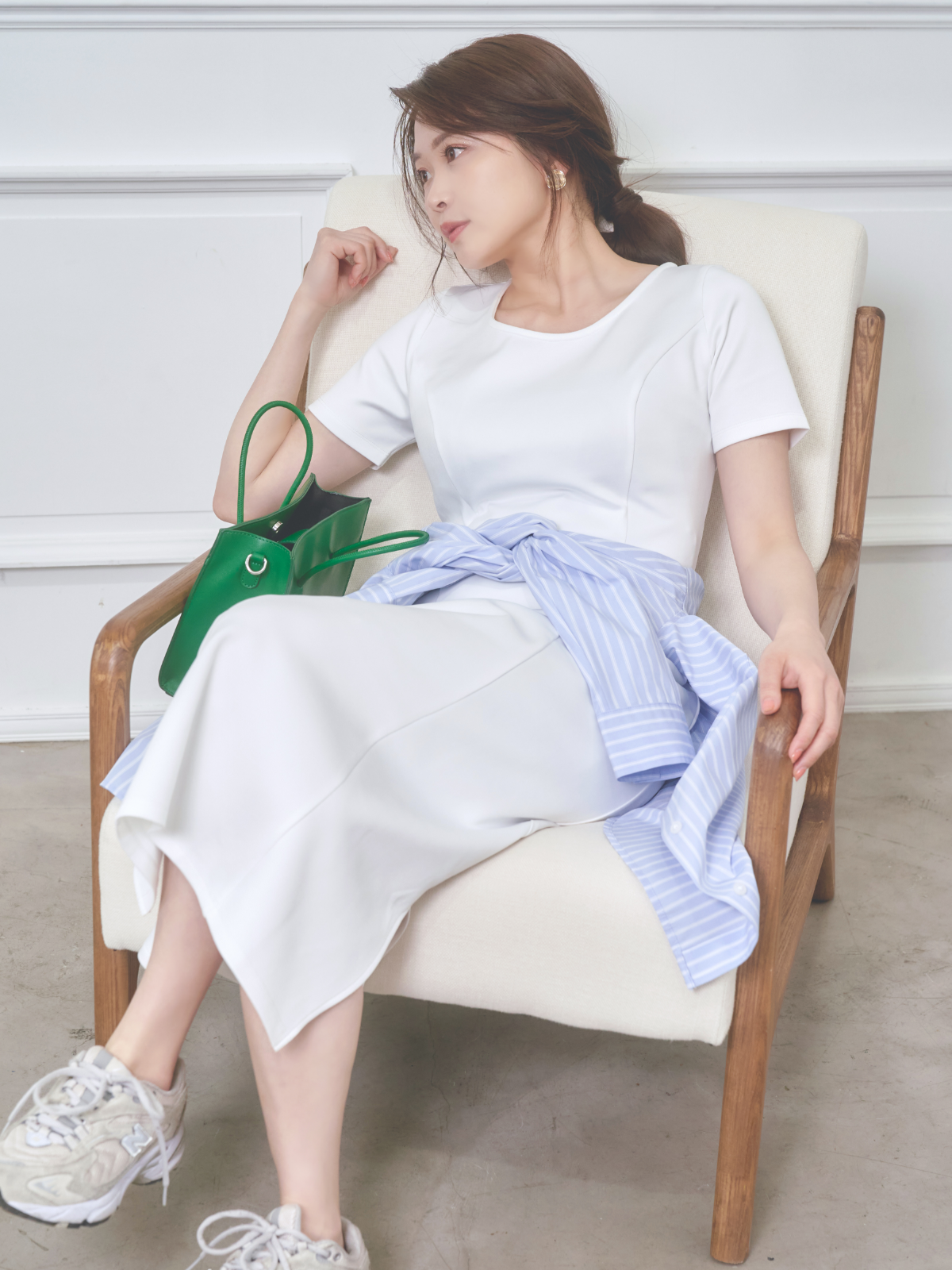 Uネックカットロングワンピース:ホワイト│胸が大きな女性のための