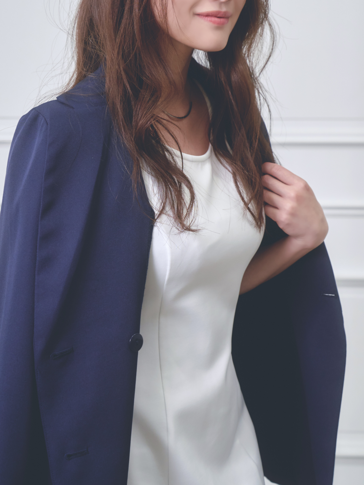 Uネックカットロングワンピース:ホワイト│胸が大きな女性のための