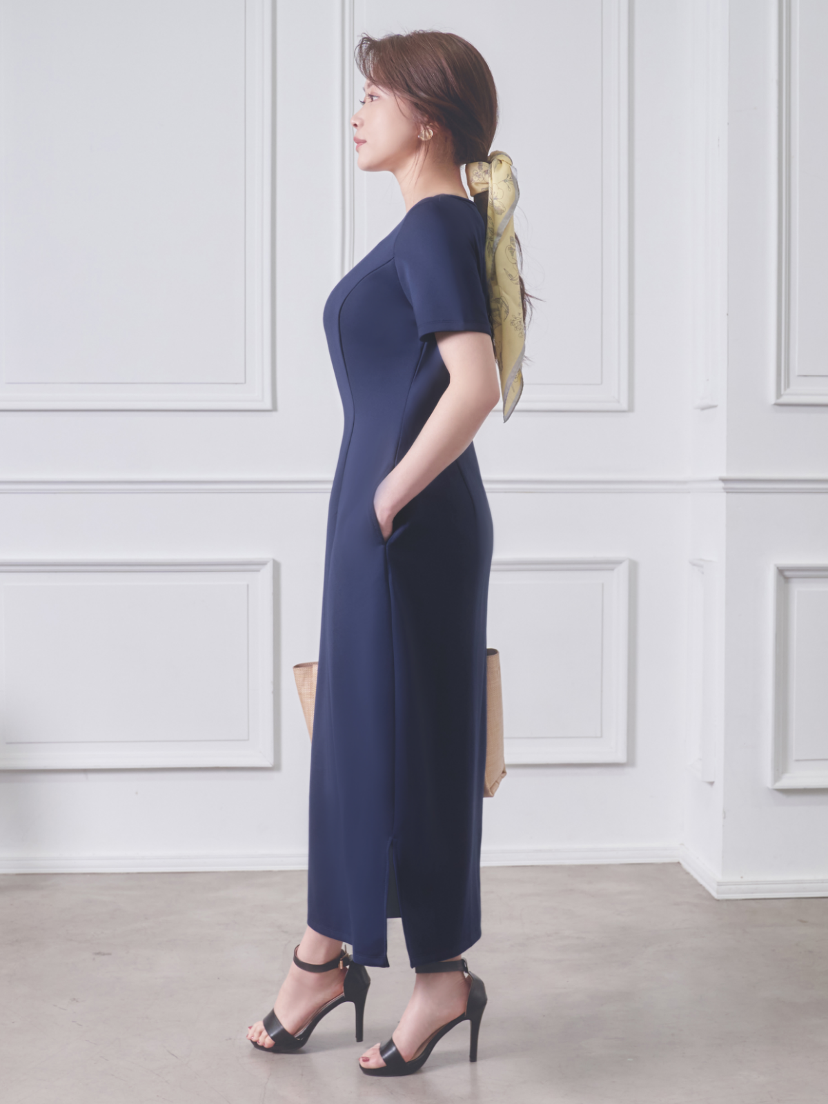 Uネックカットロングワンピース:ネイビー│胸が大きな女性のための