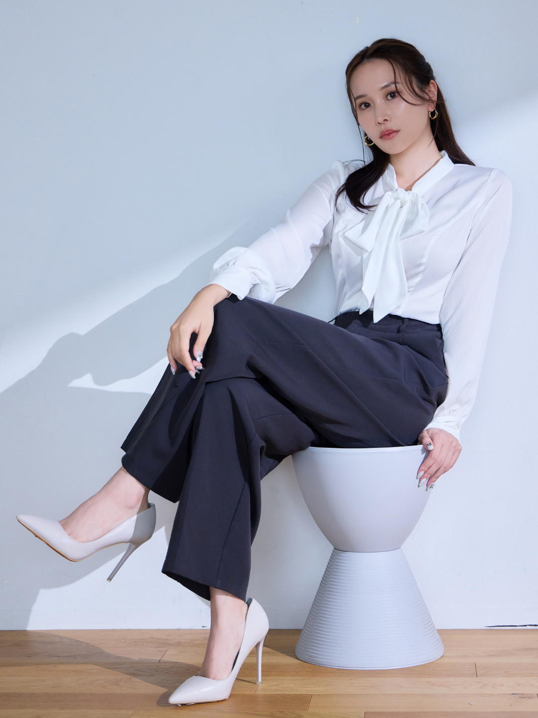 ボウタイブラウス 24AW:ホワイト│胸が大きな女性のための ボウタイブラウス 24AW:ホワイト│胸が大きな女性のための