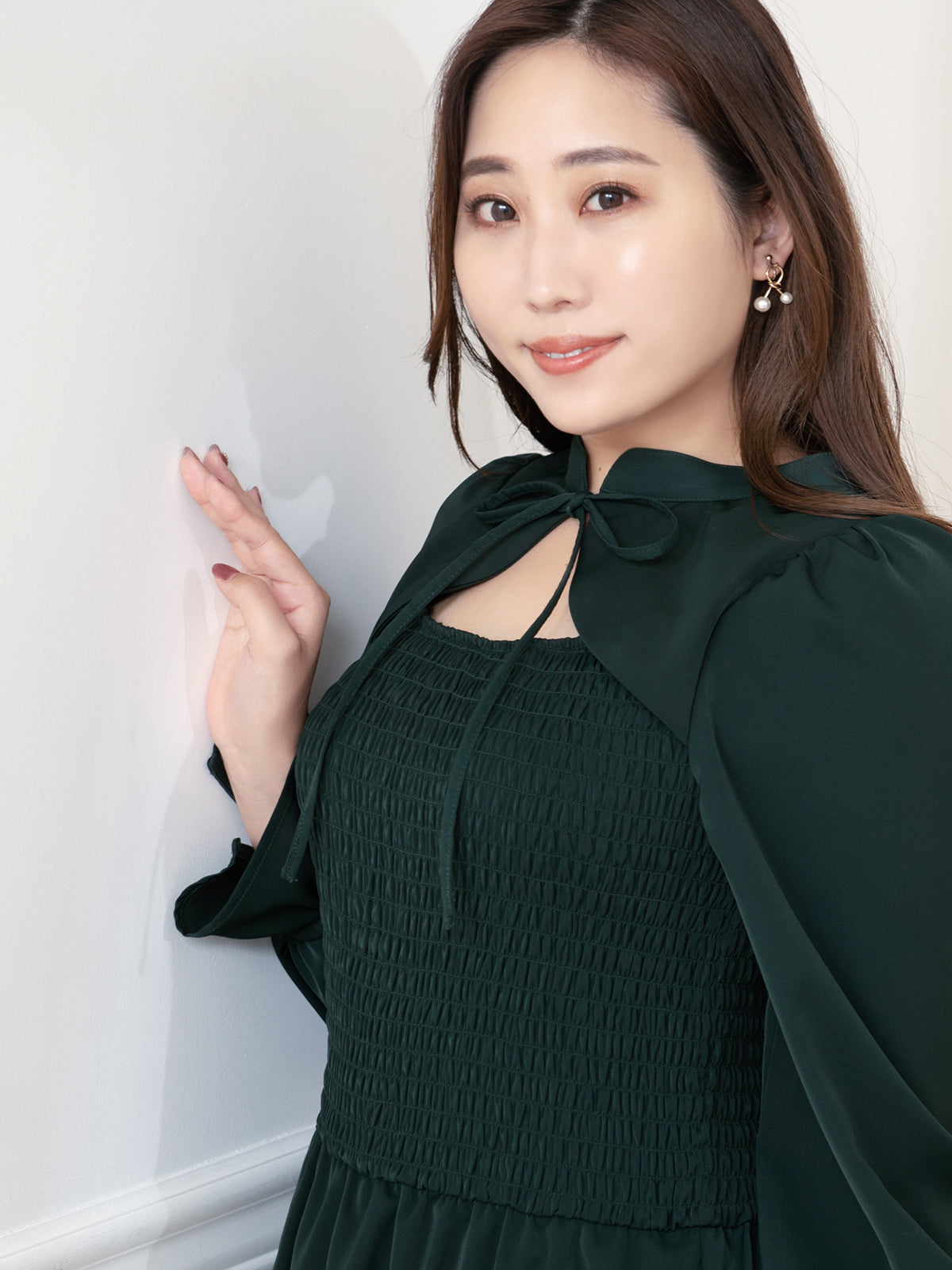 [9/18 22:00～40%OFF]前後で着られるシャーリングワンピース：ダークグリーン[一部入荷次第発送]【OUTLET】