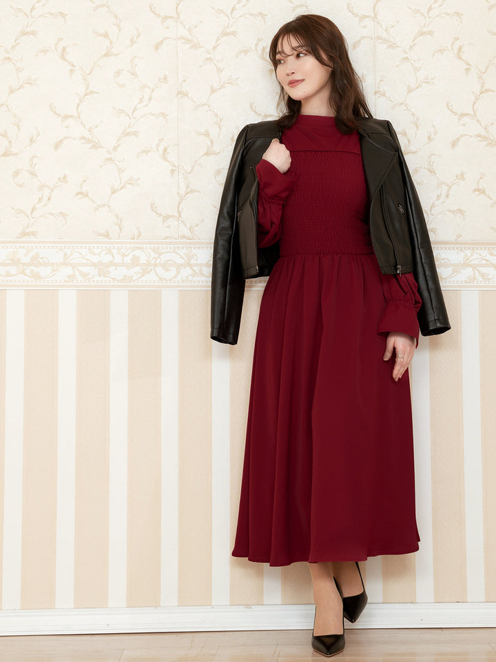 前後で着られるシャーリングワンピース：ラズベリー│胸が大きな女性の