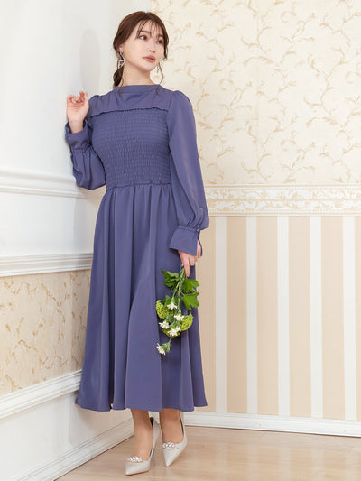 [9/18 22:00～40%OFF]前後で着られるシャーリングワンピース：ウィスタリアブルー[一部入荷次第発送]【OUTLET】