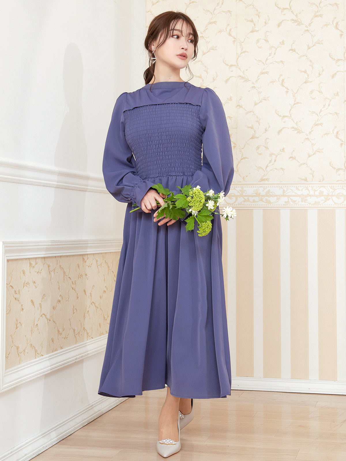 [9/18 22:00～40%OFF]前後で着られるシャーリングワンピース：ウィスタリアブルー[一部入荷次第発送]【OUTLET】