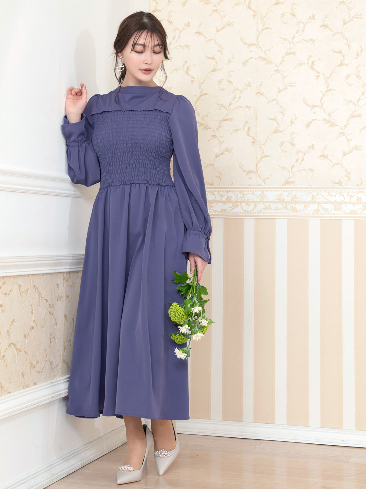 [9/18 22:00～40%OFF]前後で着られるシャーリングワンピース：ウィスタリアブルー[一部入荷次第発送]【OUTLET】